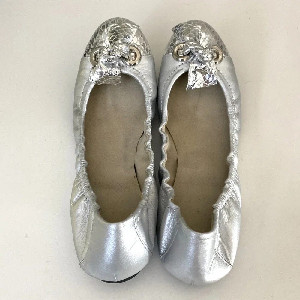 Stuart Weitzman Bolshoi Silver Nappa Ballet Flat Metallic Snake Cap Toe Bow 8 M